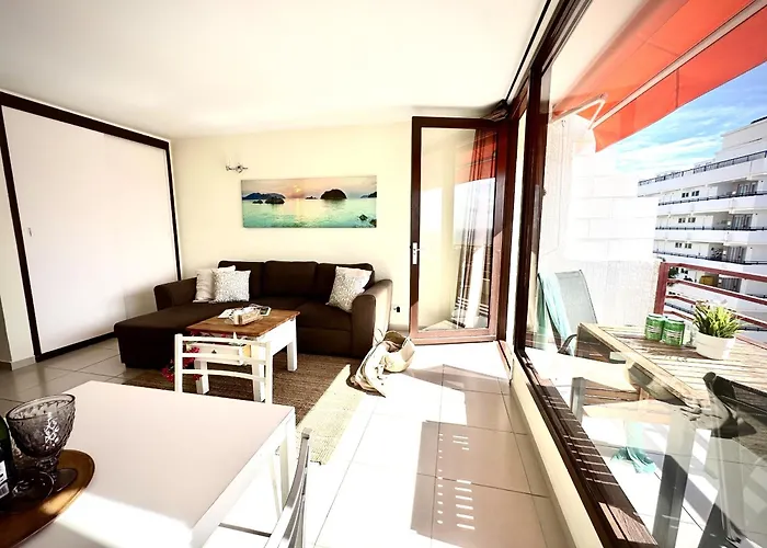 شقة Seafront Serenity By Deihu Experiences